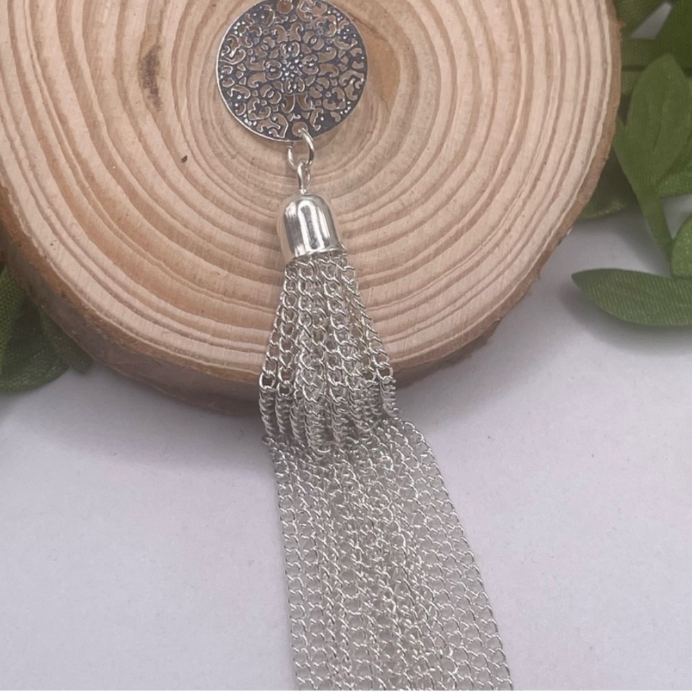 Beautiful Silver Long Chain Tassel
Necklace NWT